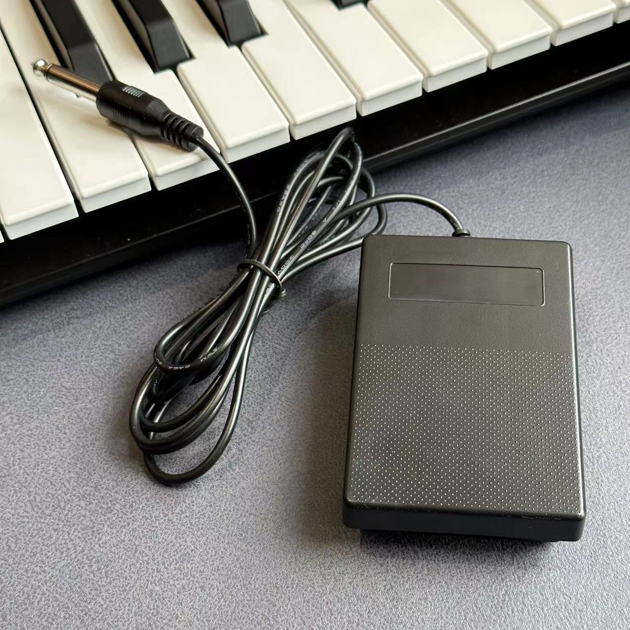 دواسة الحفاظ المدمجة للوحة الم - مراجعة Musical Instrument Synthesizer وسعره